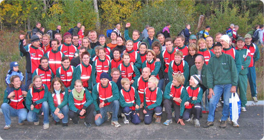 Rastilaisia seuranmestaruuskisojen lähtöviivalla 2004